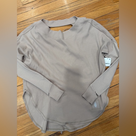 Free People Movement Hit the Slopes Cutout Top.” ( color taupe on the picture) - Picture 4 of 9